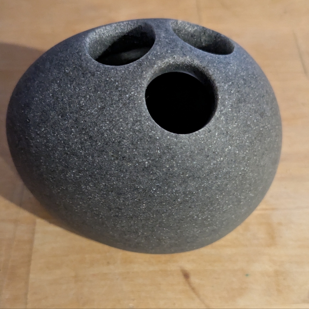 Toothbrush holder